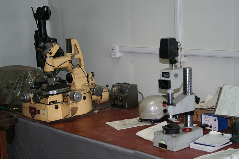 �������